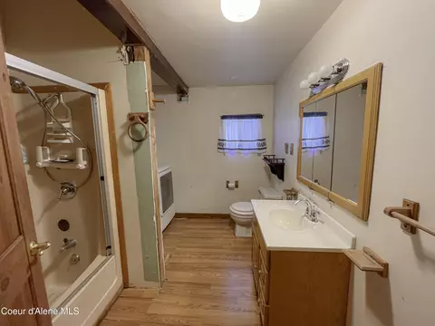 Bath - 701 N Pine St, Clark Fork, ID 83811 photo 1 of 2