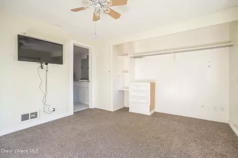 Bedroom - 469010 Us-95 #16, Sagle, ID 83860 photo 2 of 3