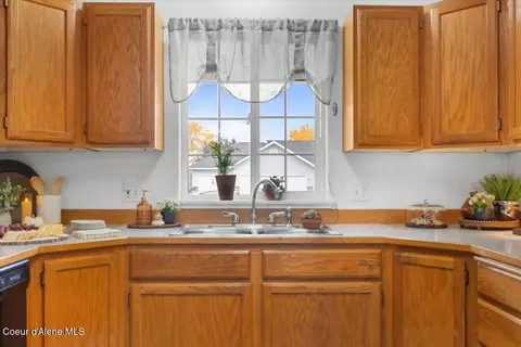 494 E Parkside Dr, Hayden, ID 83835 photo 8