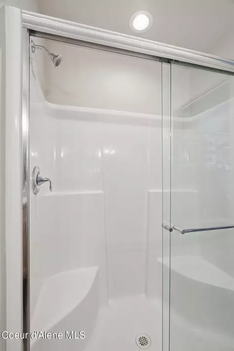 Bath - 873 E Allenby Ct, Post Falls, ID 83854 photo 2 of 3