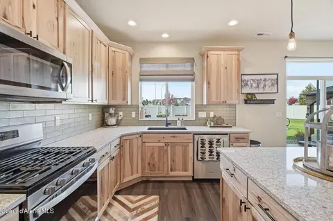 Kitchen - 873 E Allenby Ct, Post Falls, ID 83854 photo 3 of 4