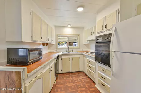 Kitchen - 9221 N Starr Loop, Hayden, ID 83835 photo 1 of 1
