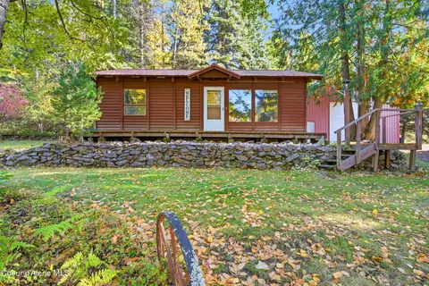 1306 Lakeshore Dr, Sagle, ID 83860