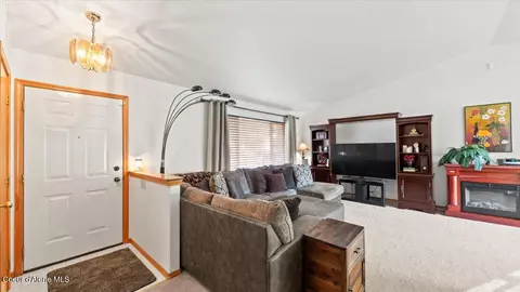 Entry Way - 2424 E Woodcrest Dr, Post Falls, ID 83854 photo 1 of 3