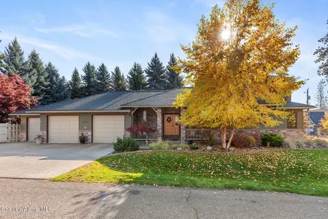 2992 E Lake Forest Dr, Hayden Lake, ID 83835