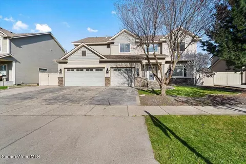 8747 N Salmonberry Loop, Hayden, ID 83835
