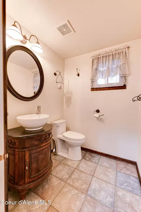 Bath - 10 Lewiston Ave, Pinehurst, ID 83850 photo 2 of 5