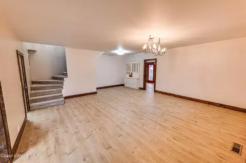 Living - 10 Lewiston Ave, Pinehurst, ID 83850 photo 2 of 3