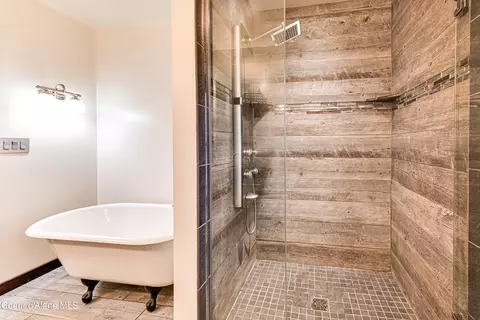 Bath - 10 Lewiston Ave, Pinehurst, ID 83850 photo 1 of 5