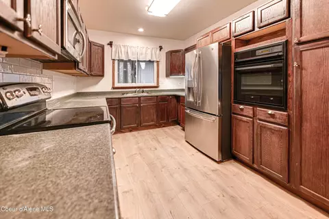 Kitchen - 10 Lewiston Ave, Pinehurst, ID 83850 photo 2 of 2