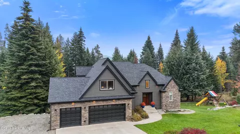 11560 N Waterford Loop, Hauser, ID 83854