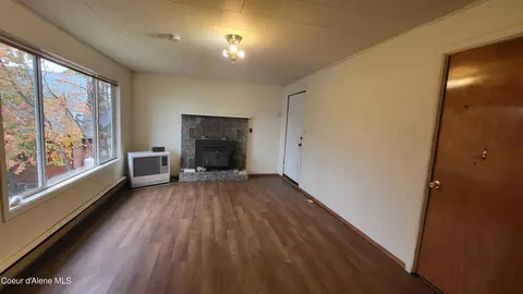 Living - 414 S Prospect Ave, Harrison, ID 83833 photo 1 of 2