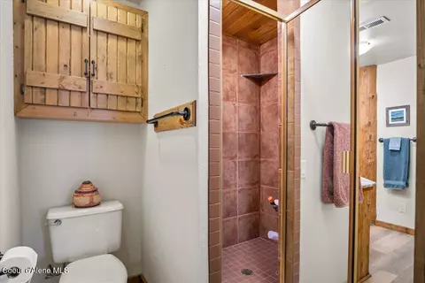 Bath - 867 E Pine Ridge Dr, Harrison, ID 83833 photo 8 of 10