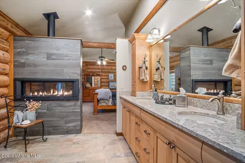 Bath - 867 E Pine Ridge Dr, Harrison, ID 83833 photo 3 of 10