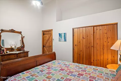 Bedroom - 867 E Pine Ridge Dr, Harrison, ID 83833 photo 4 of 6
