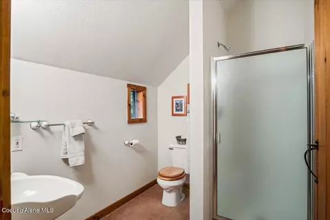 Bath - 867 E Pine Ridge Dr, Harrison, ID 83833 photo 7 of 10