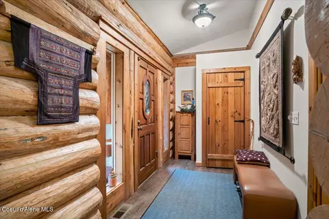 Entry Way - 867 E Pine Ridge Dr, Harrison, ID 83833 photo 1 of 5