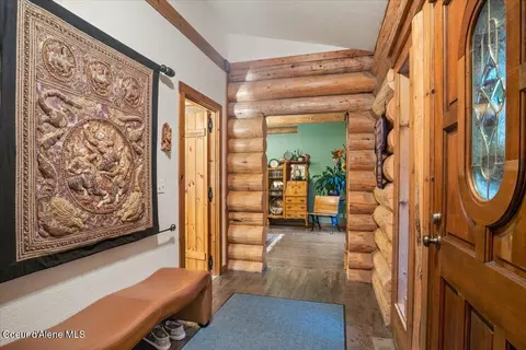 Entry Way - 867 E Pine Ridge Dr, Harrison, ID 83833 photo 2 of 5