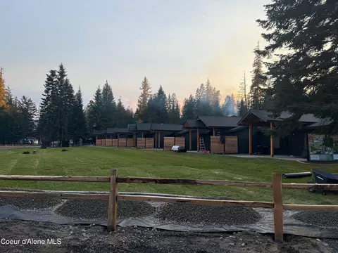 9 Rebecca Ln, Nordman, ID 83848
