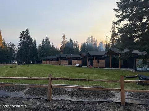 15 Rebecca Ln, Nordman, ID 83848