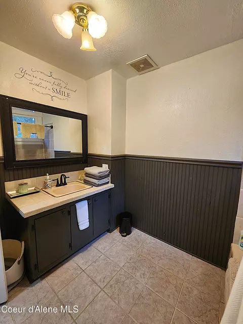 Bath - 422 High St, Wallace, ID 83873 photo 1 of 2