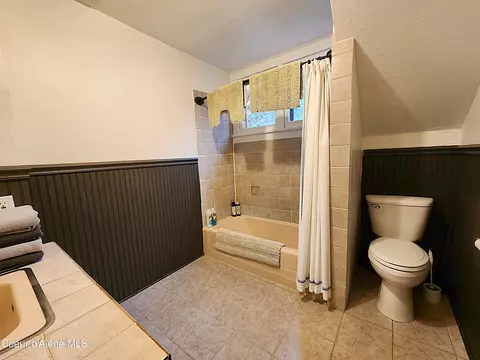 Bath - 422 High St, Wallace, ID 83873 photo 2 of 2