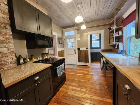 Kitchen - 422 High St, Wallace, ID 83873 photo 2 of 3
