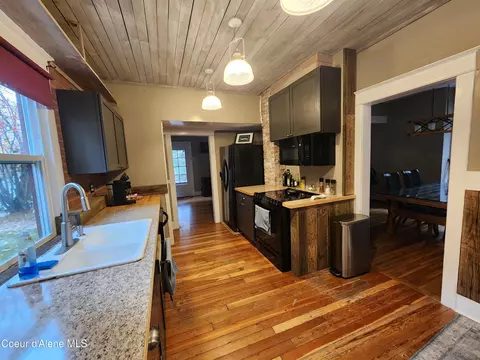 Kitchen - 422 High St, Wallace, ID 83873 photo 1 of 3