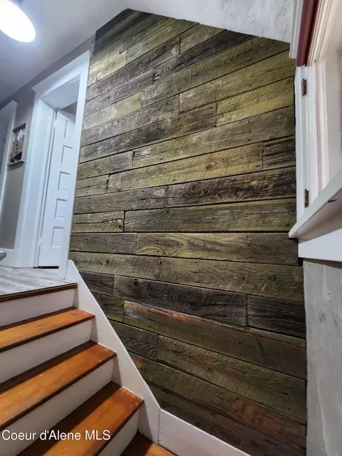 Entry Way - 422 High St, Wallace, ID 83873 photo 1 of 3