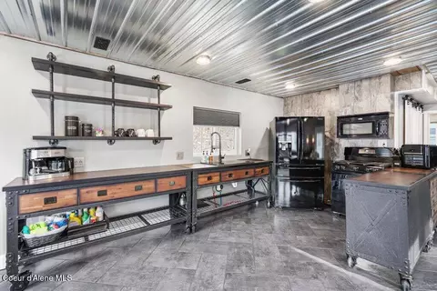 Kitchen - 411 Pine St, Mullan, ID 83846 photo 2 of 3