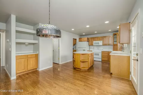 Kitchen - 706 S Osprey Dr, Post Falls, ID 83854 photo 2 of 4