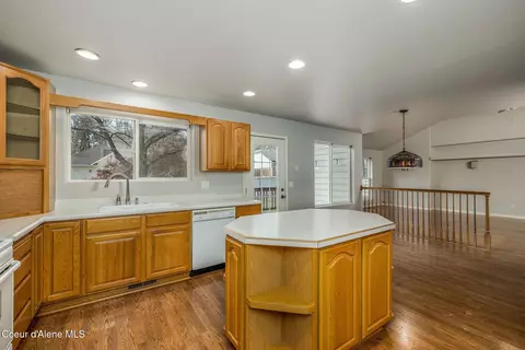 Kitchen - 706 S Osprey Dr, Post Falls, ID 83854 photo 4 of 4