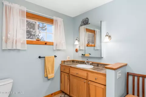 Bath - 6584 E Burma Rd, Harrison, ID 83833 photo 6 of 7
