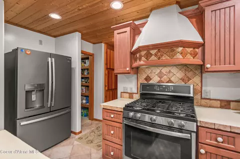 Kitchen - 6584 E Burma Rd, Harrison, ID 83833 photo 4 of 5