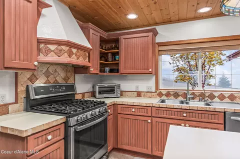 Kitchen - 6584 E Burma Rd, Harrison, ID 83833 photo 2 of 5