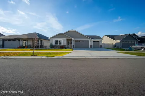 4268 N May Ella Lp Loop, Post Falls, ID 83854