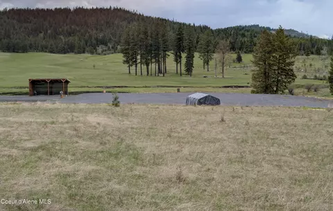109 Liberty Ln, Santa, ID 83866