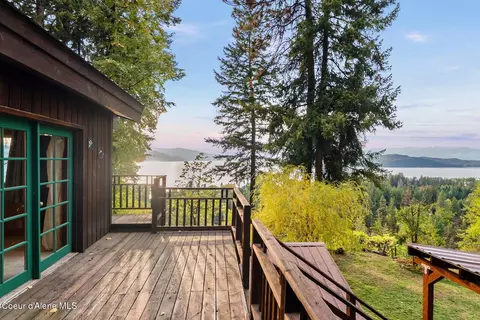 130 Mayaka Rd, Hope, ID 83836