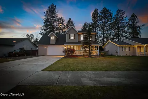 8845 N Huntington Ct, Hayden, ID 83835