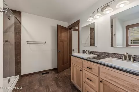 Bath - 15073 N Nixon Loop, Rathdrum, ID 83858 photo 1 of 3