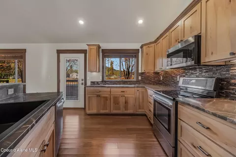Kitchen - 15073 N Nixon Loop, Rathdrum, ID 83858 photo 4 of 4