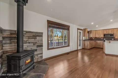 Living - 15073 N Nixon Loop, Rathdrum, ID 83858 photo 5 of 9