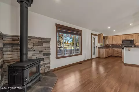Living - 15073 N Nixon Loop, Rathdrum, ID 83858 photo 4 of 9