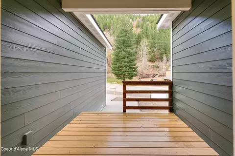 Exterior - 877 Main St, Wardner, ID 83837 photo 2 of 4