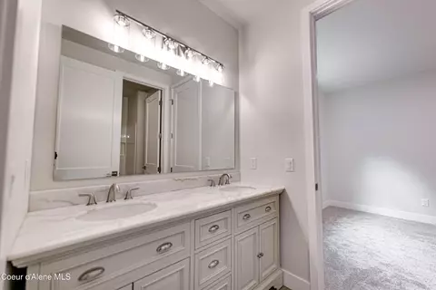 Bath - 877 Main St, Wardner, ID 83837 photo 3 of 5