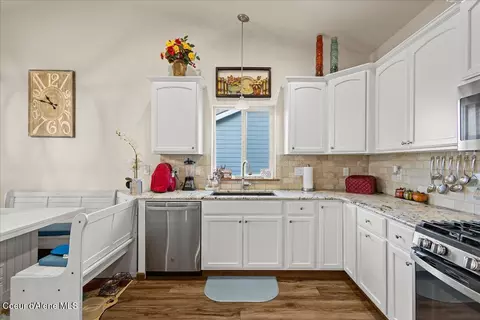 Kitchen - 2533 N Side Saddle Ln, Post Falls, ID 83854 photo 2 of 4