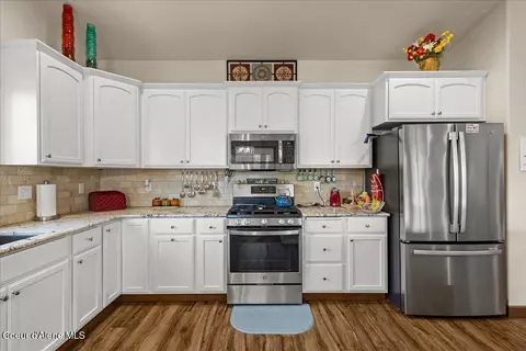 Kitchen - 2533 N Side Saddle Ln, Post Falls, ID 83854 photo 3 of 4