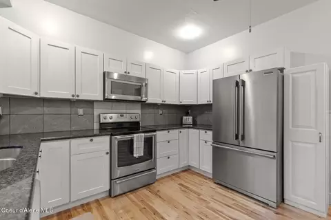Kitchen - 15686 W Riverview Dr, Post Falls, ID 83854 photo 3 of 3