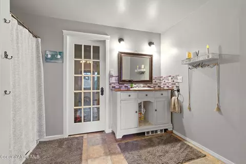 Bath - 15686 W Riverview Dr, Post Falls, ID 83854 photo 1 of 1