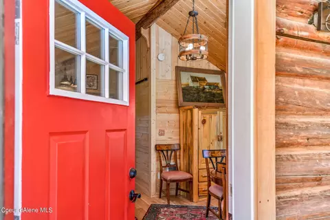 Entry Way - 5939 E Burma Rd, Harrison, ID 83833 photo 1 of 1